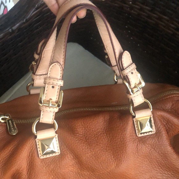 MICHAEL Michael KORS GRAYSON SPEEDY SATCHEL W/ Shoes - Picture 5 of 16